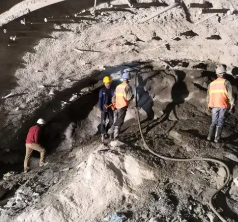 陇县拱顶带模注浆料的施工流程及注意事项